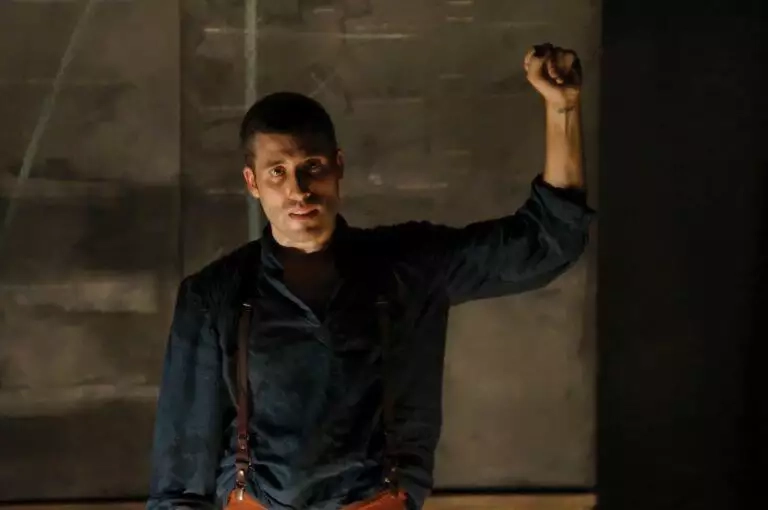 Vipère Au Poing Nombre De Pages www.theatre-ranelagh.com